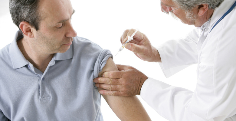 Norma da campanha de vacinação sazonal contra a COVID-19 considera patologias como a diabetes e obesidade
